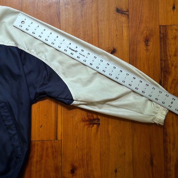Reebok Light Jacket Vintage EUC Medium - SALE! - Picture 5 of 11